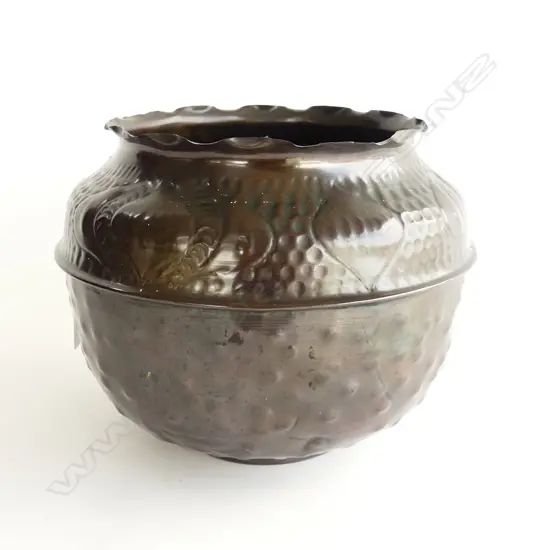 ARTS & CRAFTS BEATEN COPPER JARDINIERE H.190mm / 250mm dia