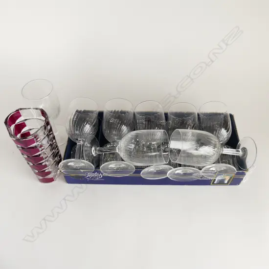 14 WINE GLASSES (8+6) + VASE H.170mm