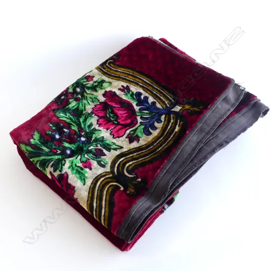 LG RED VELVET TABLE COVER