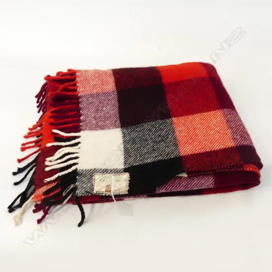 ONEHUNGA WOOLEN MILLS BLANKET w. TIKI LABEL, SOME STAINING