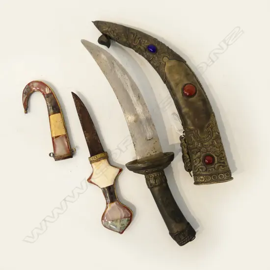 2 EASTERN STYLE DAGGERS L.480 / 290mm