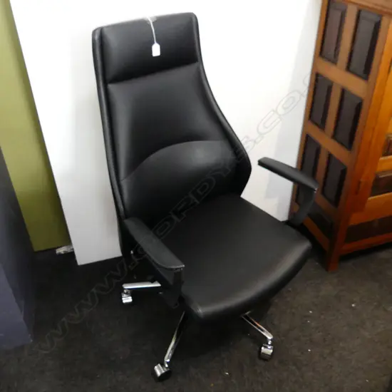 EXECUTIVE OFFICE CHAIR H.1140mm
