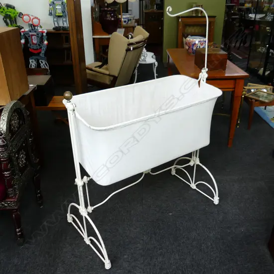 VICTORIAN BASSINET 970x510x1350mm