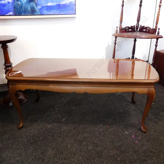 QUEEN ANNE STYLE COFFEE TABLE 1060x455x425mm