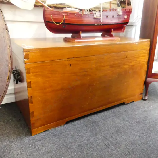 LG WOODEN CHEST 1100x510x580mm