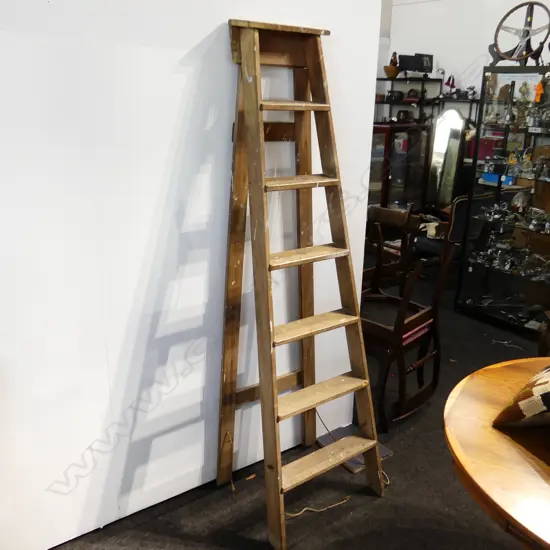 TALL WOODEN LADDER H.1760mm