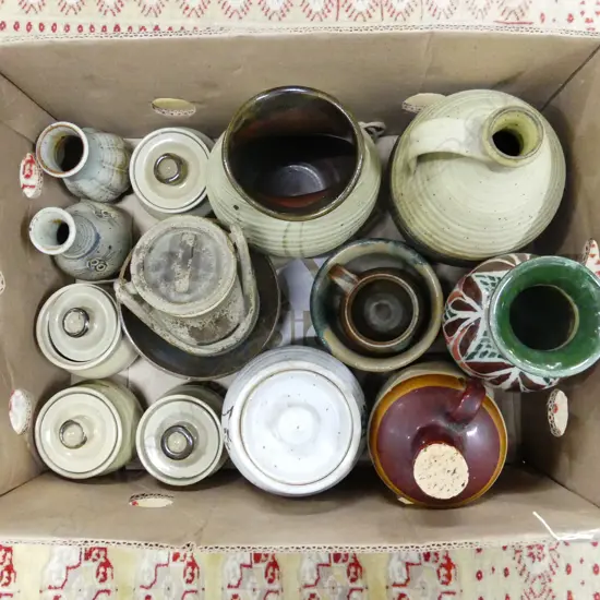 BOX LOT OF NZ STUDIO POTTERY 