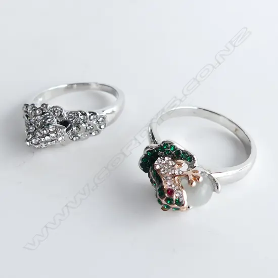 2 ORNATE COSTUME JEWELLERY RINGS, FROG & ONE OTHER