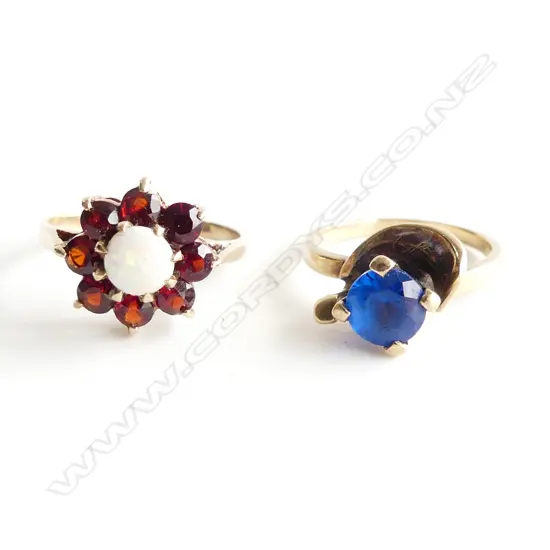 2 VINTAGE DRESS RINGS WITH COLOURED STONES, ONE WITH HALLMARK, ONE MARK WORN 