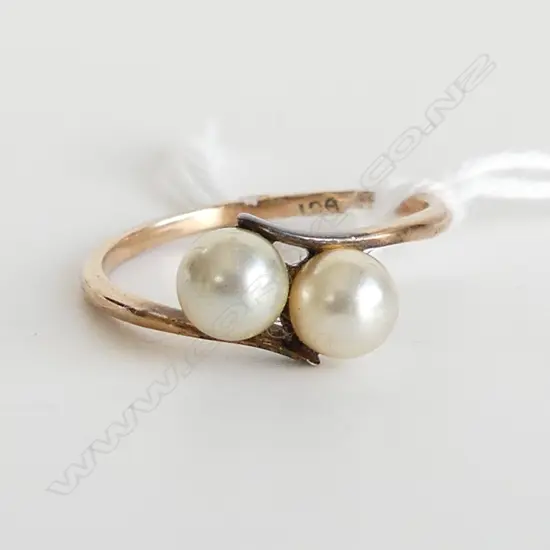 9CT GOLD & PEARL SET RING, SIZE J. 1.36GMS