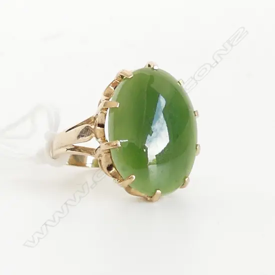 9CT GOLD & POUNAMU (GREENSTONE) SET DRESS RING, SIZE N. 5.2GMS