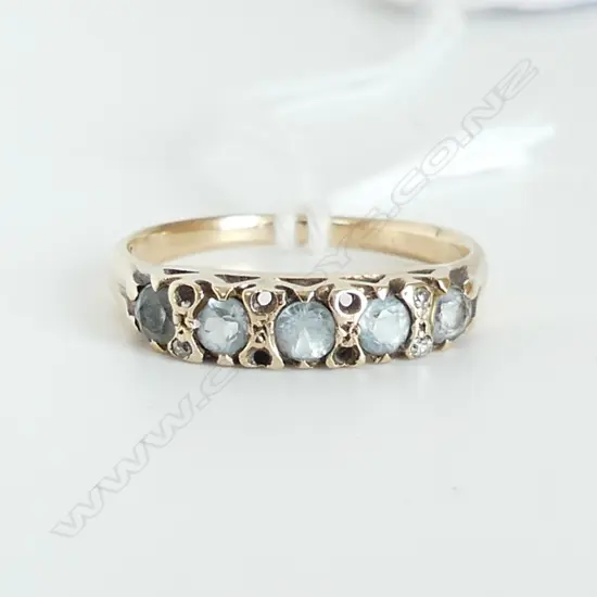 9CT GOLD AQUAMARINE & DIAMOND RING 5 (SMALL DIAMOND MISSING)