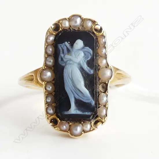 18CT GOLD & BLACK CAMEO & SEED PEARL RING, A/F 4.87gms