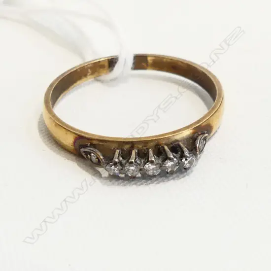 9CT GOLD & 5 DIAMOND RING, 2.04gms SIZE S