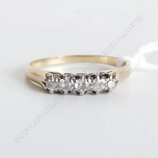 VINTAGE ESTATE 18CT GOLD SET 5 DIAMOND RING, SIZE M 1/2. 2 53GMS
