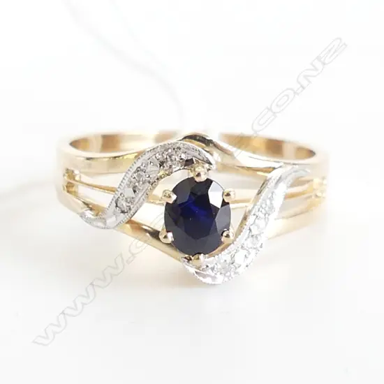 9CT GOLD SAPPHIRE & DIAMOND SET RING, SIZE M. 2.6GMS