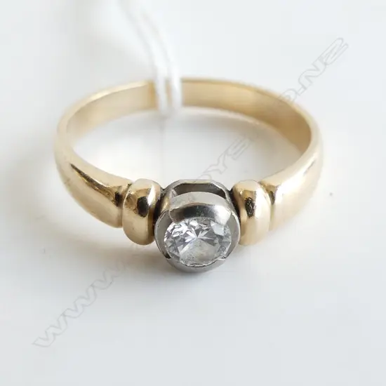 14CT GOLD DIAMOND SOLITAIRE RING modern brilliant cut approx 0.45ct. 5gms