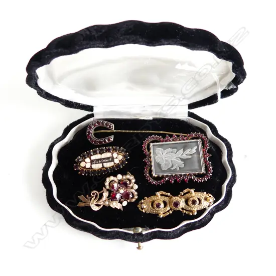 4 ART NOUVEAU GARNET BROOCHES & HORSESHOE PIN 1x is 9ct 4.4 grams