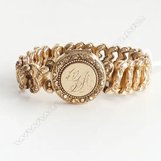 VINTAGE GOLD GILDED BRACELET WITH ENGRAVED LOCKET 