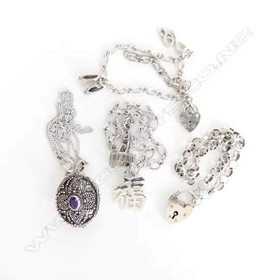 3 925 SILVER BRACELETS 18.8 GRAMS + PENDANT NECKLACE 27.1 GRAMS