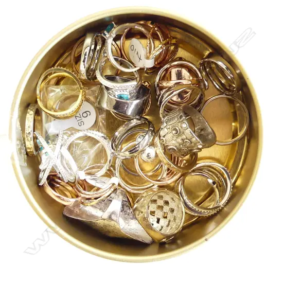 TIN ASSORTED COSTUME JEWELLERY RINGS (FOR RESALE) 30+ RINGS