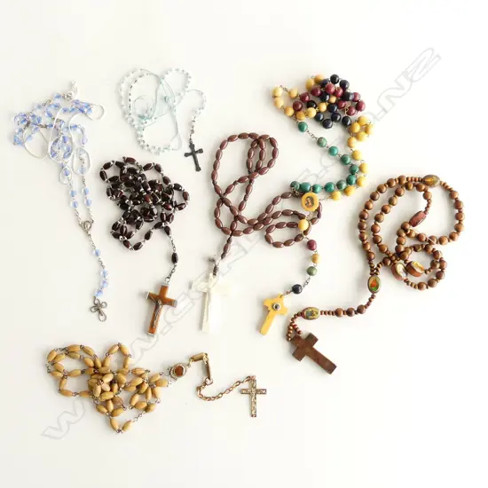 7 ASST VINTAGE NECKLACES INCL WOODEN BEADS