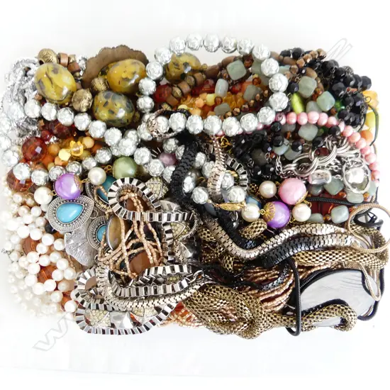 LG ASST COSTUME JEWELLERY NECKLACES 