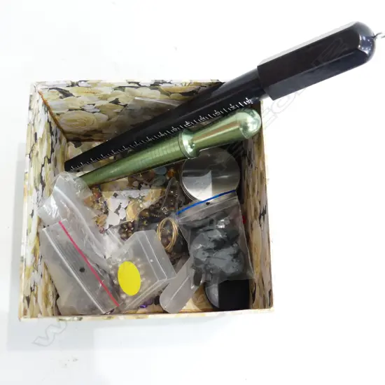 SM BOX ASST JEWELLERY BITS & PIECES & 2 RING SIZERS 