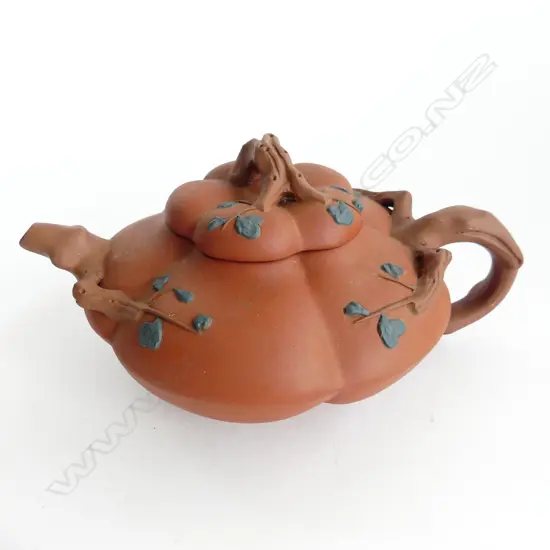 CHINESE YIXING TERRACOTTA TEAPOT L 210 MM