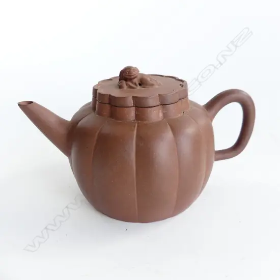 CHINESE YIXING TERRACOTTA  TEAPOT L 170 MM HAIRLINE
