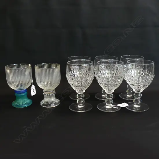 6 BUBBLE GLASS WINE GLASSES, H. 150mm + 2 RIDGED WINE GLASSES, ONE WITH COL STEM