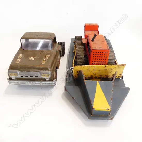 TONKA TIN TOY TRUCK & TRAILER L700MM WITH TONKA BULLDOZER L220MM 