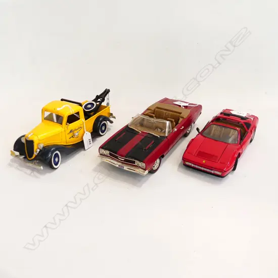 DIE CAST 1934 FORD V8 TOW TRUCK L270MM  PLYMOUTHL285MM & FERRARI L230MM