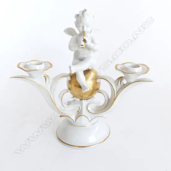 GERMAN PORCELAIN PORCELAIN 3-ARM CANDELABRA WITH CHERUB ON GOLDEN BALL, H. 240mm