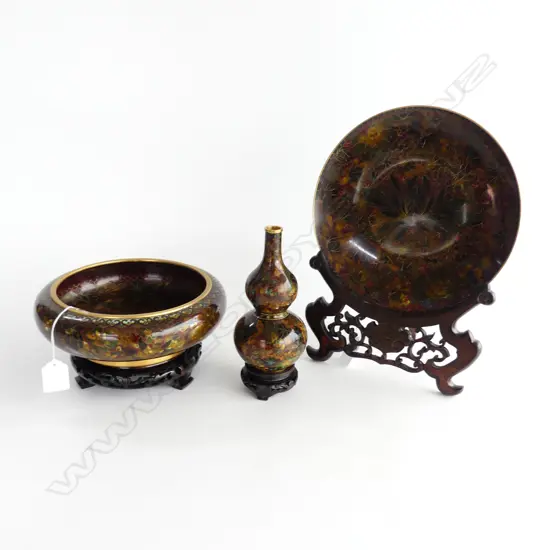 THREE MODERN CLOISONNE PIECES ON STANDS dia.230mm (plate/bowl/vase)