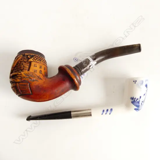 TWO SMOKERS PIPES – MEERSCHAUM & HORN WITH STAG, AND BLUE/WHITE PORCELAIN L. 155MM