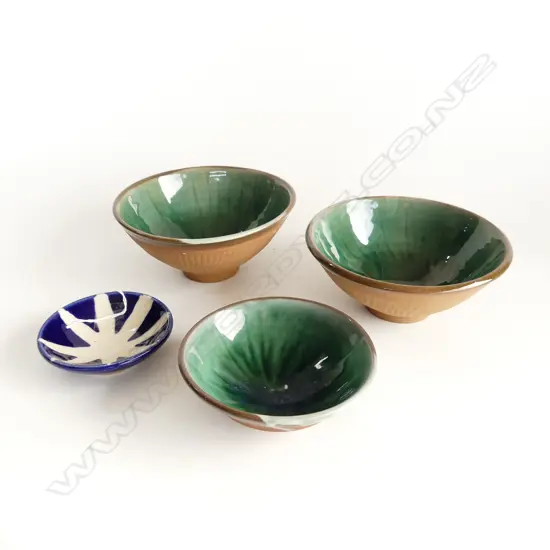 4 GARY SMITH STUDIO POTTERY BOWLS 2 x 170, 130, 100mm