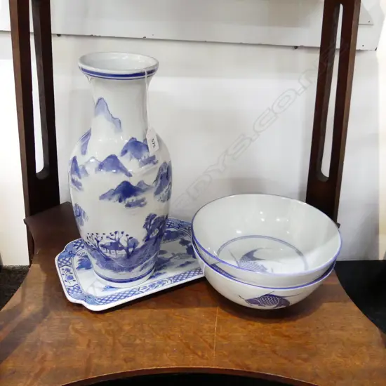 4 PCES ORIENTAL B/W CERAMICS; VASE H.350mm, 2 FISH BOWLS 230mm dia, PLATE