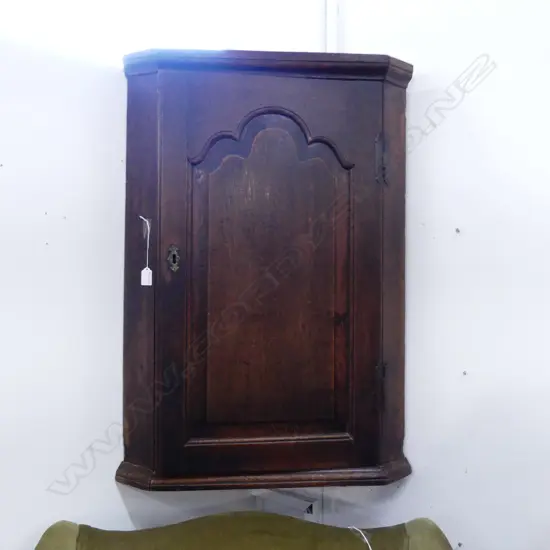 GEORGIAN OAK WALL HANGING CORNER CABINET w. PANELLED DOOR H.890mm