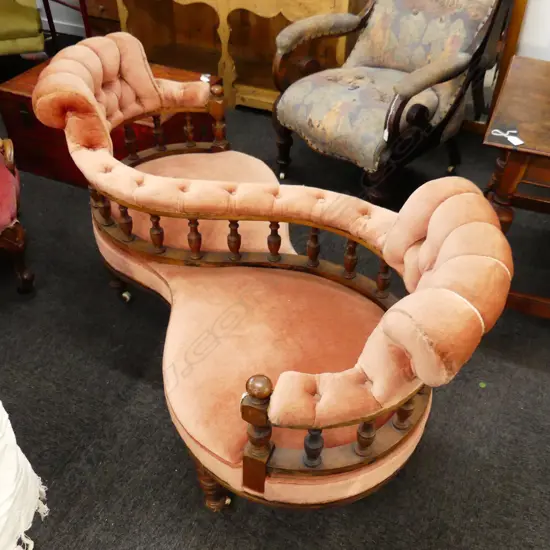 VICTORIAN CONVERSATION SOFA IN PINK VELVET 1500x600x750mm