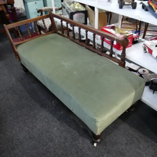 KAURI COLONIAL CHAISE LOUNGE, SPINDLE SUPPORTS 1550x680x710mm