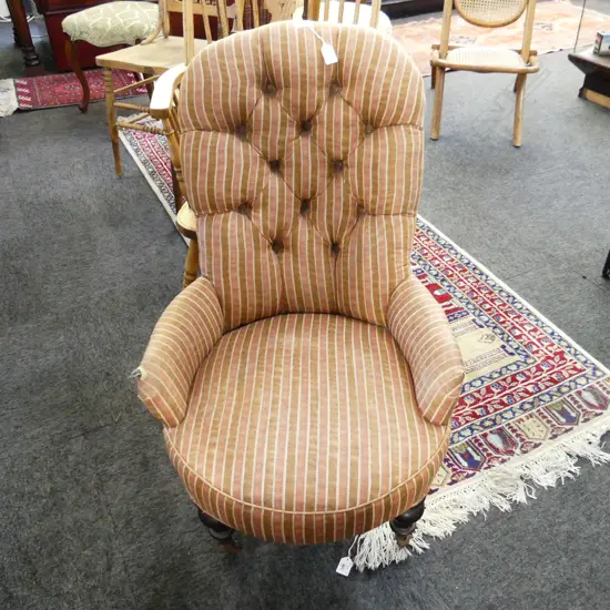 UPHOLSTERED VICTORIAN CHAIR