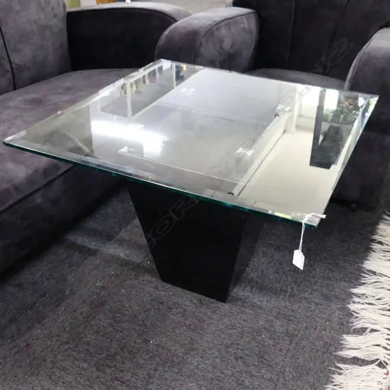 TABLE; GLASS TOP, MARBLE BASE 700x700x500mm