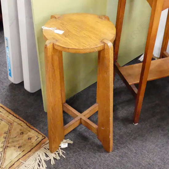 OAK ARTS & CRAFTS SIDE TABLE H.610mm / 420mm dia