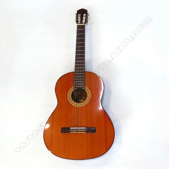 VINTAGE YAMAHA G-100 GUITAR