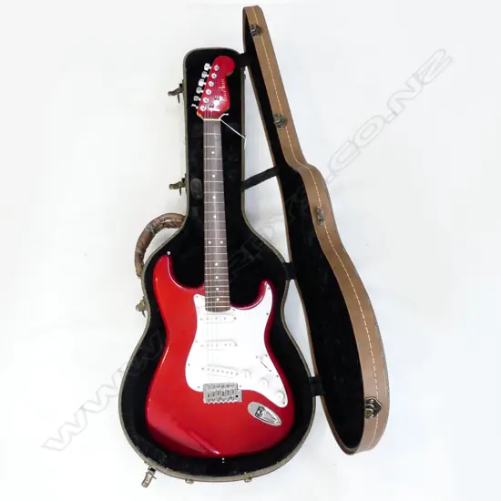 'PHOTO GENIE' ELECTRIC GUITAR RED. in hard case