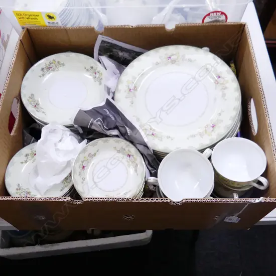 2 BOXES LARGE DINNER SERVICE, MADE IN JAPAN, C1950'S? PLATES, BOWLS, SERVING DISHES, TEAPOT ETC..