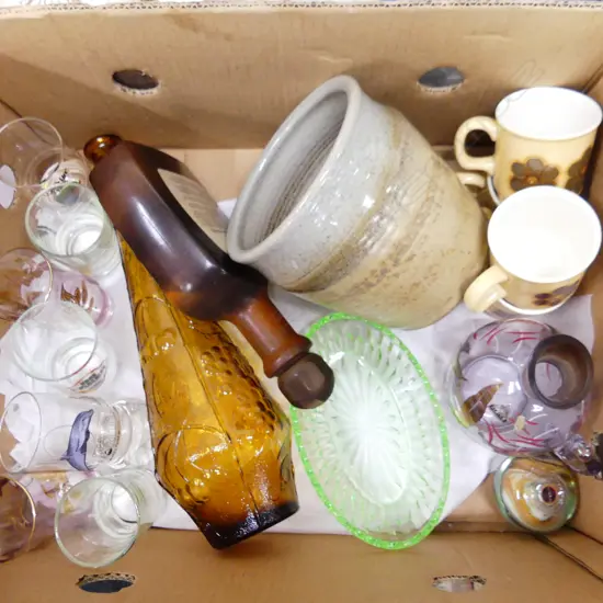 BOX ASST POTTERY, GLASS ETC INCL CROWN LYNN ETC.