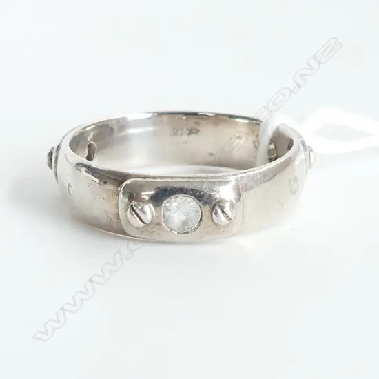 925 SILVER & 3 WHITE STONE RING 6.7 GRAMS