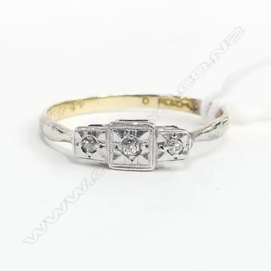 1920's 18ct GOLD & DIAMOND 3 STONE RING 1.8gms